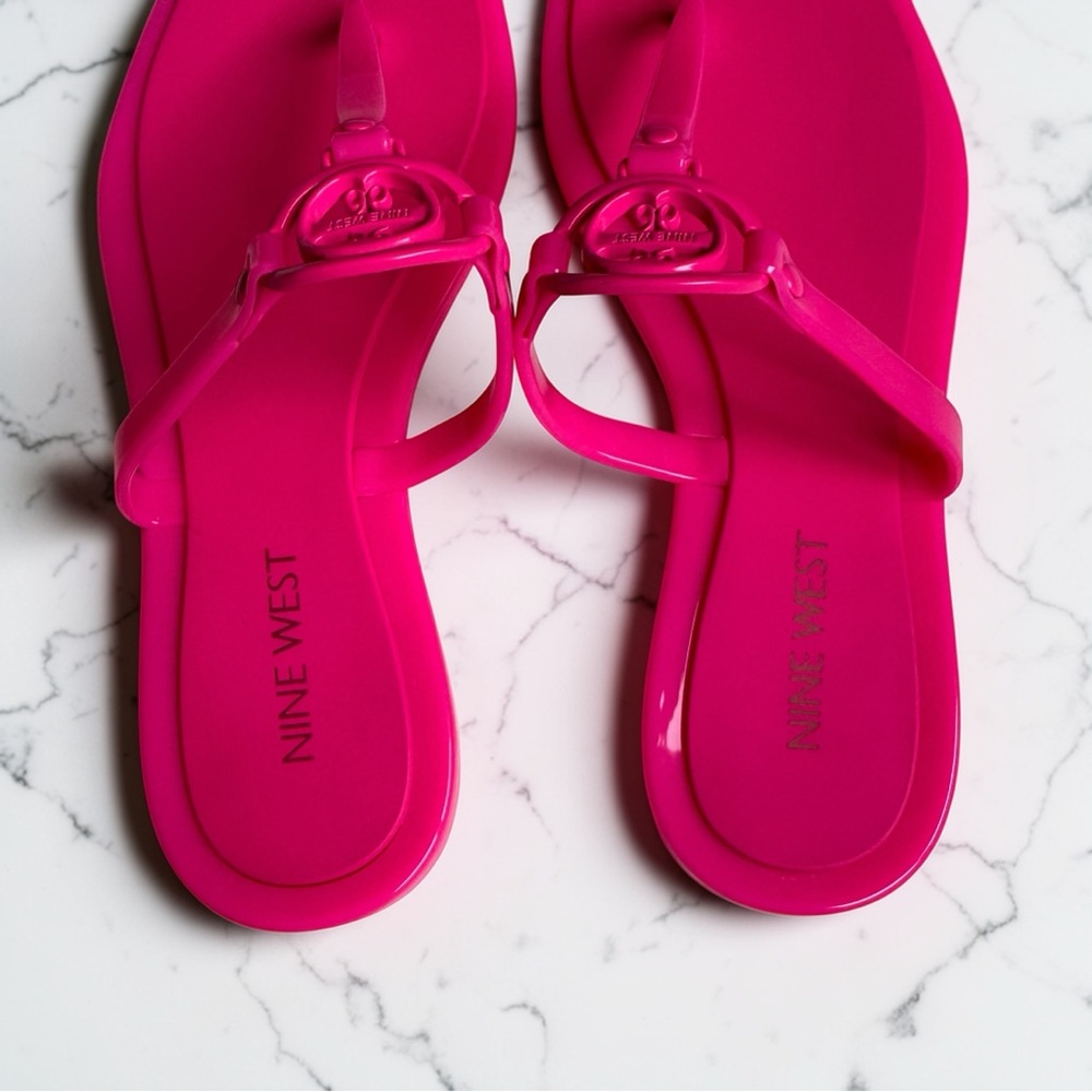 Nine West Hot Pink Jelly Thong Sandals Women’s Size 5 NEW Flip Flops Barbiecore - Picture 4 of 10